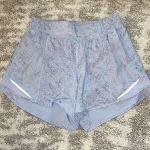 NWOT - Lulu Hotty Hot HR Lined Short 4"
Gravel Pastel Blue Multi Pastel Blue